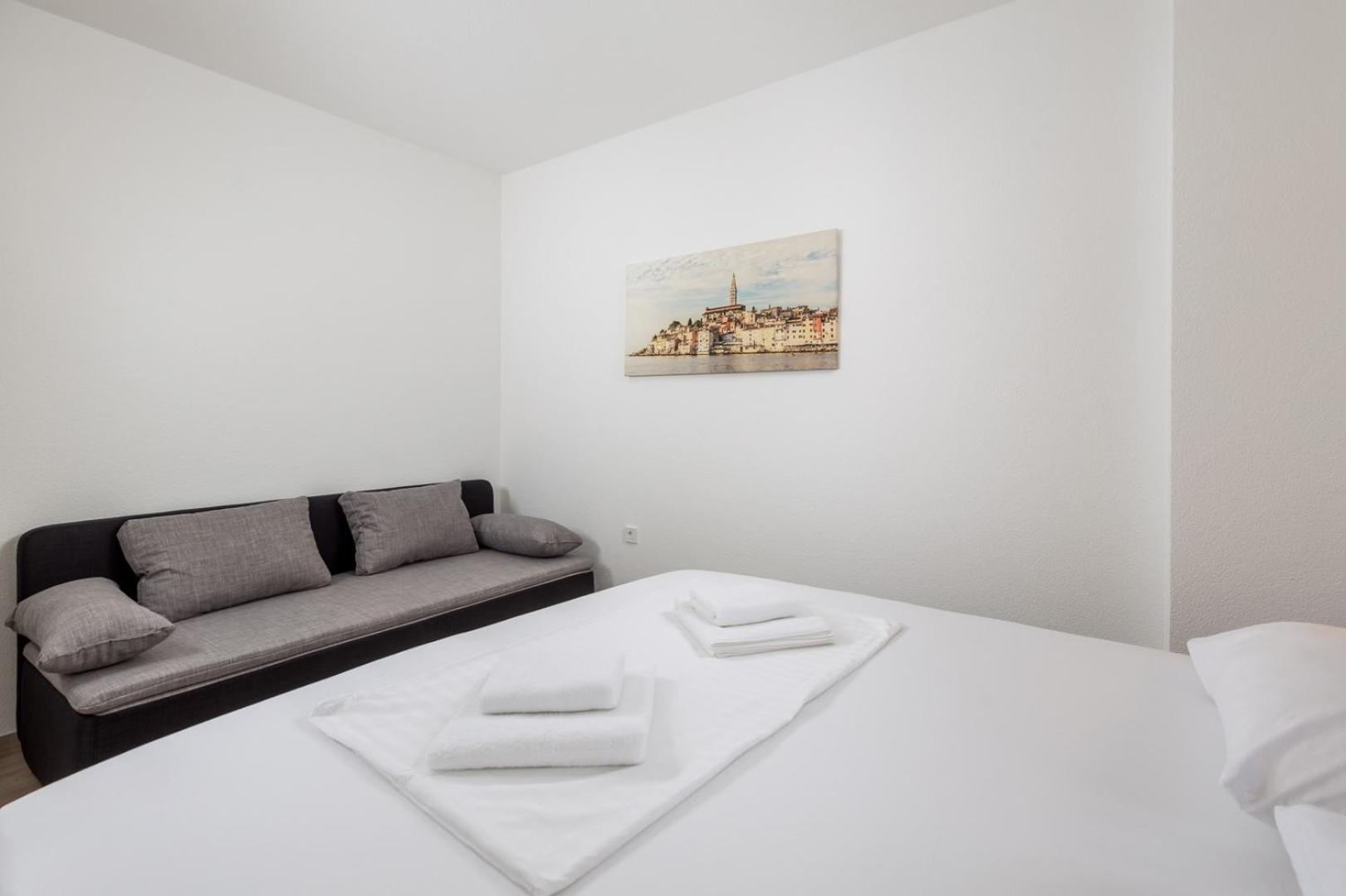 Apartments Jadranka Omisalj Bagian luar foto