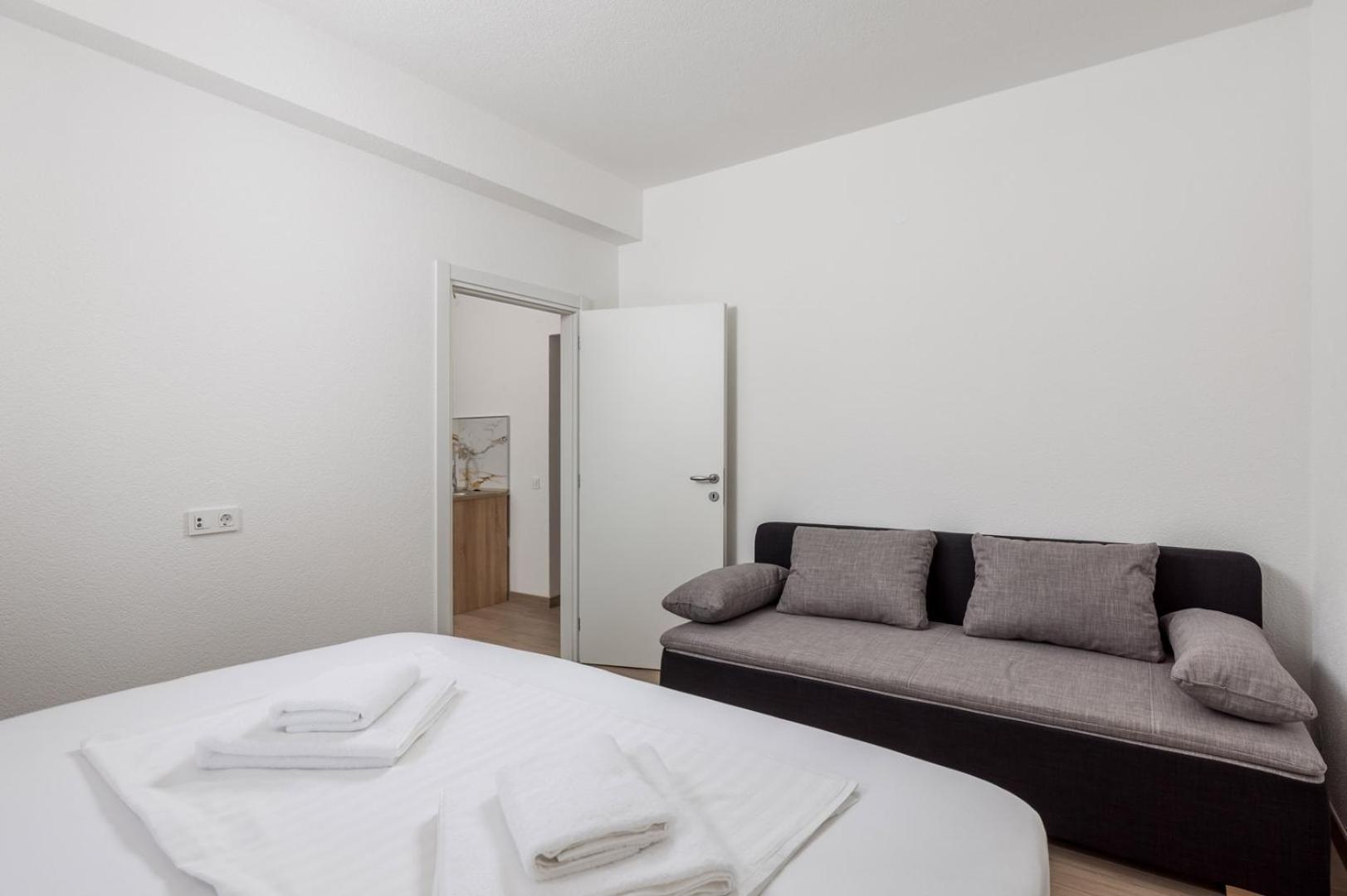 Apartments Jadranka Omisalj Bagian luar foto