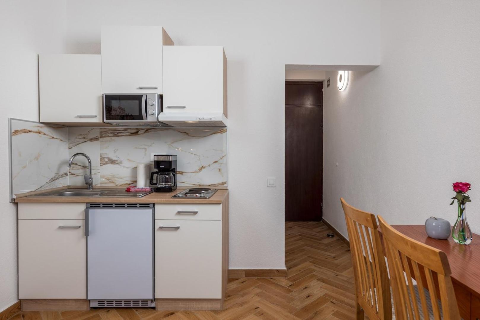 Apartments Jadranka Omisalj Bagian luar foto