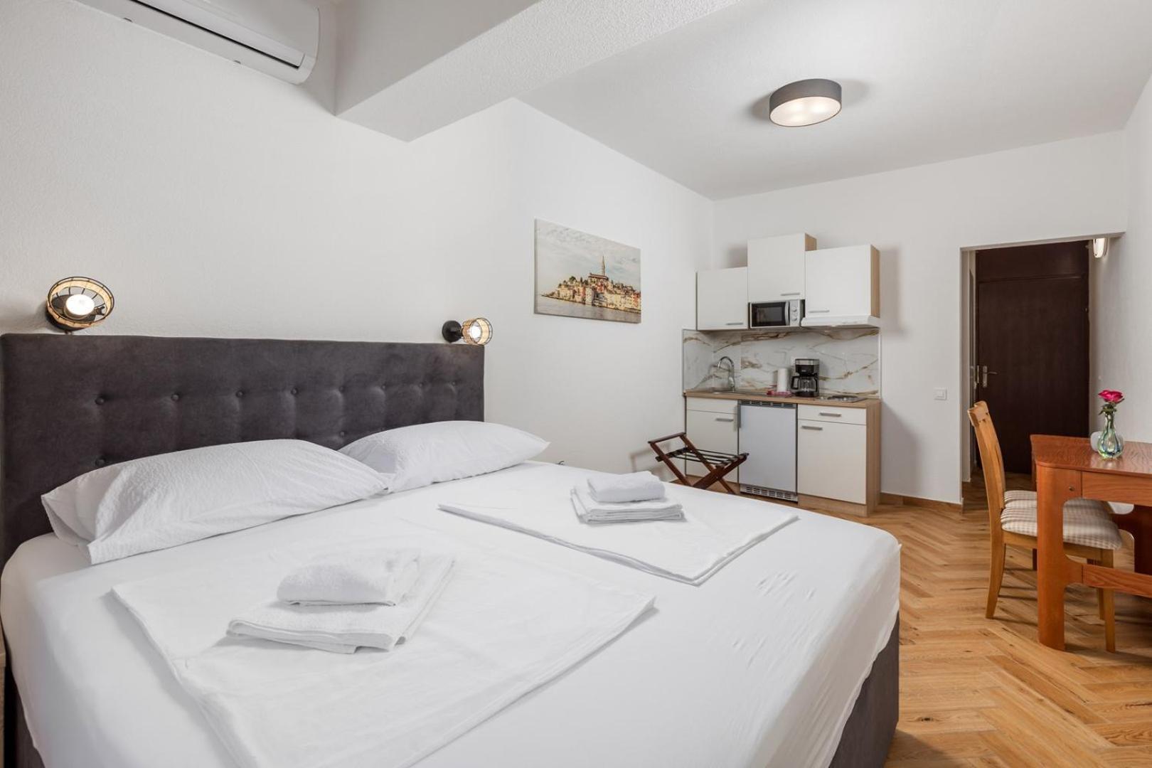 Apartments Jadranka Omisalj Bagian luar foto